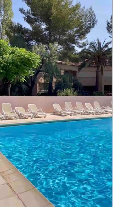 Appartement Piscine Tennis Acces Prive Plage Joia Sanary-sur-Mer Bagian luar foto